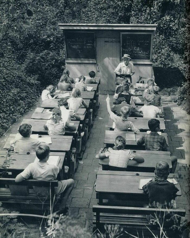 Foto Bersejarah dan Cerita di Baliknya, Sederhana sampai Menyentuh Hati Kumpulan foto bersejarah ini punya ceritanya masing-masing. Tak sedikit yang membuat hati hangat dengan memandangnya.