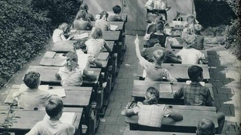 Foto sekolah alam di Belanda pada 1957. Foto: historyblackandwhite via Bored Panda