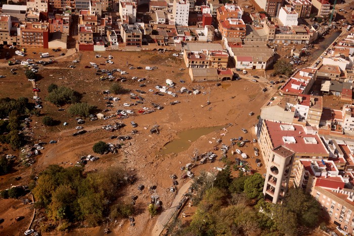A view shows damaged vehicles in an area affected by heavy rains that caused flooding near Valencia, Spain, October 31, 2024. REUTERS/Nacho Doce