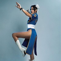 Tak memilih tampil seram, Anya justru memilih tampil cantik dan seksi memerankan karakter Chun Li dari Street Fighter. Anya tampiil seksi dengan kostum biru berbelahan cukup tinggi hingga ke pinggang. Penampiilannya dilengkapi dengan 2 pita putih pada sisi kiri dan kanan rambutnya. Foto: Instagram