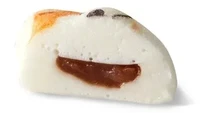 Marshmallow ini dibuat dari putih telur dan agar-agar. Kemudian diisi dengan pasta cokelat yang manis nikmat. Foto: Sora News 24