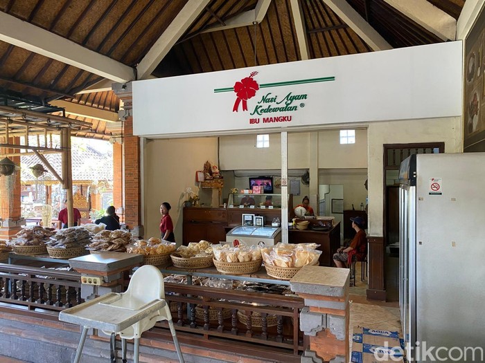 Gurih Mantap, Nasi Ayam Kedewatan Ibu Mangku Legendaris di Bali Gurih Mantap, Nasi Ayam Kedewatan Ibu Mangku Legendaris di Bali