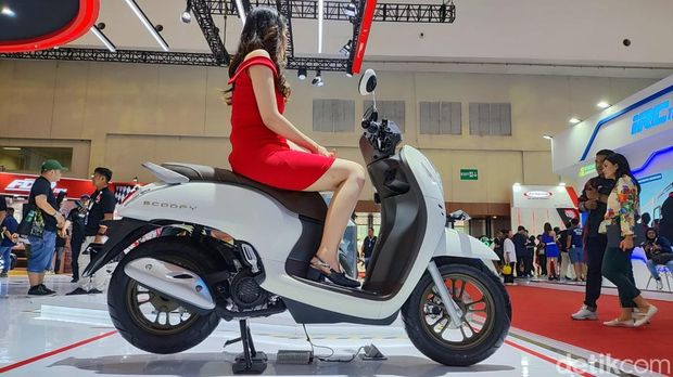 Honda Scoopy.