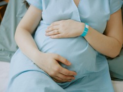 Influencer Banjir Kritik Usai Bagikan Video Istri Melahirkan 23 Jam