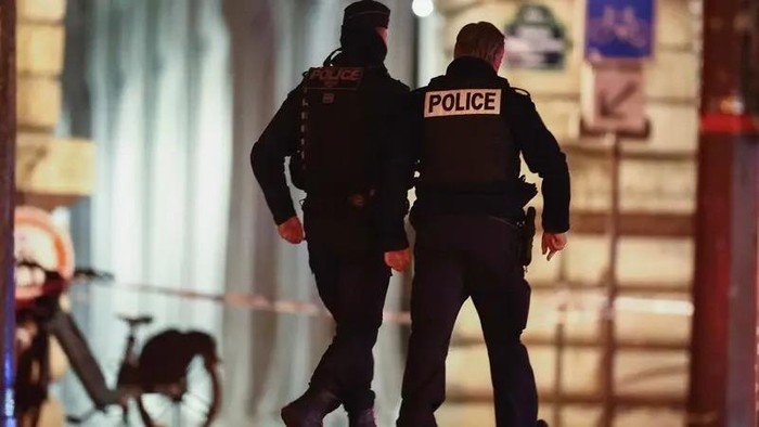 French police secure the access to the Bir-Hakeim bridge after a security incident in Paris, France, on December 3, 2023. (File photo: Reuters)