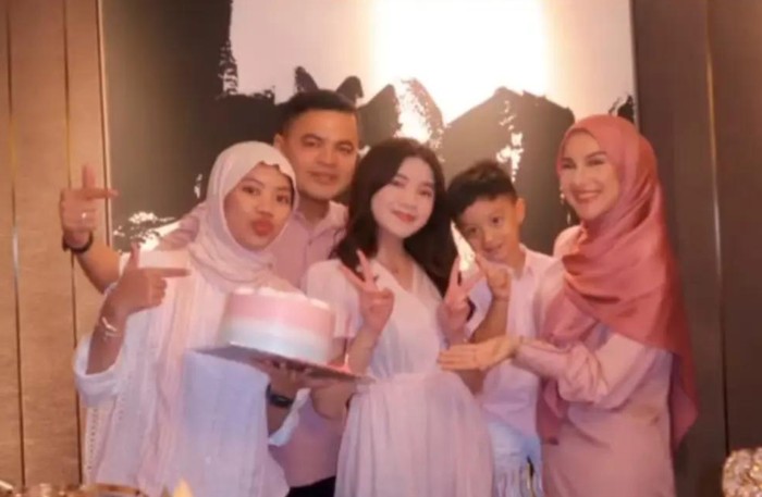 Irish Bella rayakan ultah putri sambung