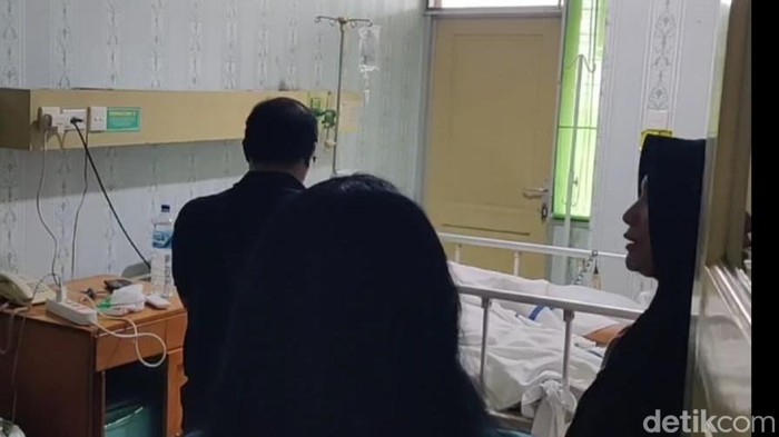 Kondisi jurnalis TvOne yang menjadi korban luka kecelakaan maut di Tol Pemalang, di rumah sakit Pemalang serta Pekalongan, Jumat (1/11/2024).
