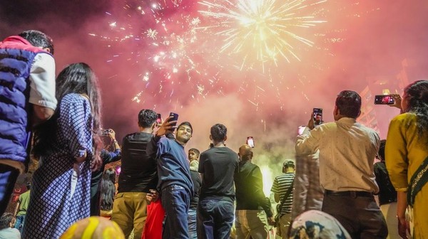 Kembang Api Meriahkan Festival Cahaya Diwali di Kenya