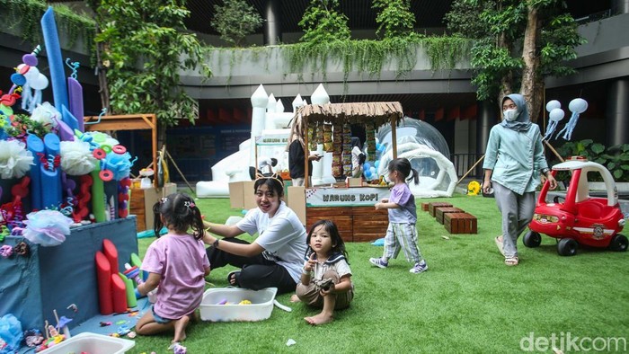 Taman Urban Forest Cipete, Jakarta, jadi tempat warga menghabiskan akhir pekan. Begini keseruannya.