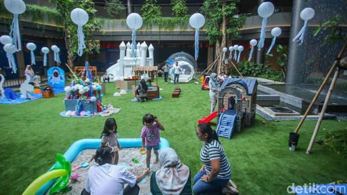 Keseruan Anak-anak Bermain di Taman Urban Forest Jaksel Taman Urban Forest Cipete, Jakarta, jadi tempat warga menghabiskan akhir pekan. Begini keseruannya.