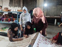 Kunjungi Perajin Batik Sidoarjo, Khofifah Kagum Filosofi Setiap Motif
