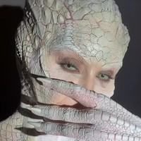 Kim Kardashian tampil ekstra dalam perayaan Halloween 2024 hingga tak dapat dikenali. Bintang reality show 44 tahun itu bertransformasi menjadi reptil dengan detail yang menyerupai aligator albino. (Foto: Instagram/@kimkardashian)