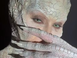 Video: Kim Kardashian hingga Kelly Clarkson Tampil Unik Rayakan Halloween