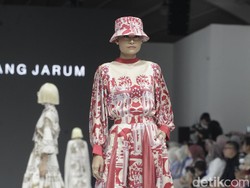 Video: Teknik Watercolour dalam Pesona Fesyen Bertema Flower