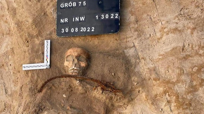 Kuburan kuno yang didiuga vampir di Desa Pien, Polandia