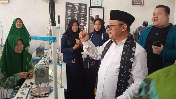 Kunker Perdana di Sumsel, Mendikdasmen Tengok Karya Siswa SMK-Tampung Aspirasi Guru