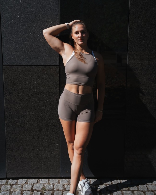 Wanita 29 tahun tersebut masih cukup aktif dalam dunia olahraga belakangan ia punya kesibukan baru. Dalam postingan, Lisa mengaku telah bergabung dengan OnlyFans, situs berbagi konten eksklusif. Foto: Instagram Lisa Buckwitz