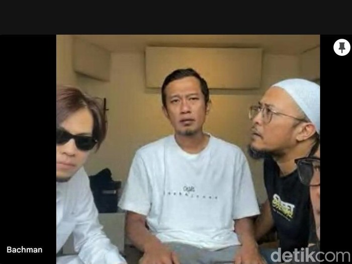 Zoom dengan anggota matta band.