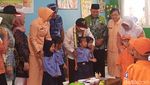 Potret Kunker Perdana! Mendikdasmen Muti Sapa Siswa TK Angkasa Lanud Palembang