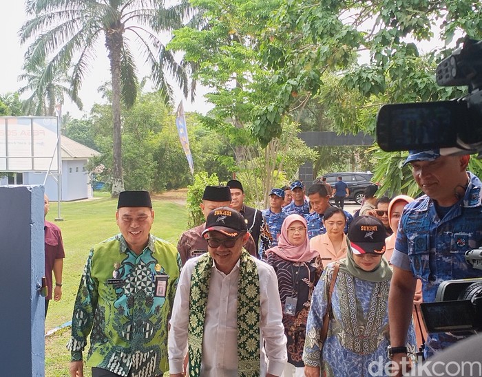 Mendikdasmen Mu'ti kunker perdana di Palembang Mendikdasmen Mu'ti kunker perdana di Palembang