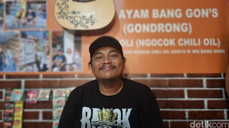 Tamatan SD Sukses Jadi Pelopor Mie Ayam Coli yang Unik