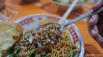 Nyamm! Pedas Menyengat Mie Ayam Coli yang Nyeleneh Namanya