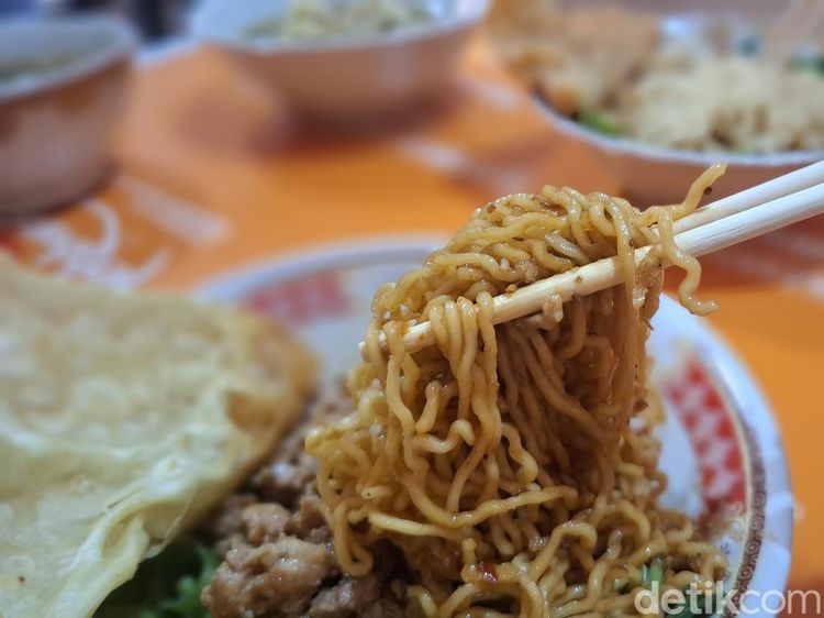 Nyamm! Pedas Menyengat Mie Ayam Coli yang Nyeleneh Namanya