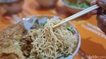 Nyamm! Pedas Menyengat Mie Ayam Coli yang Nyeleneh Namanya