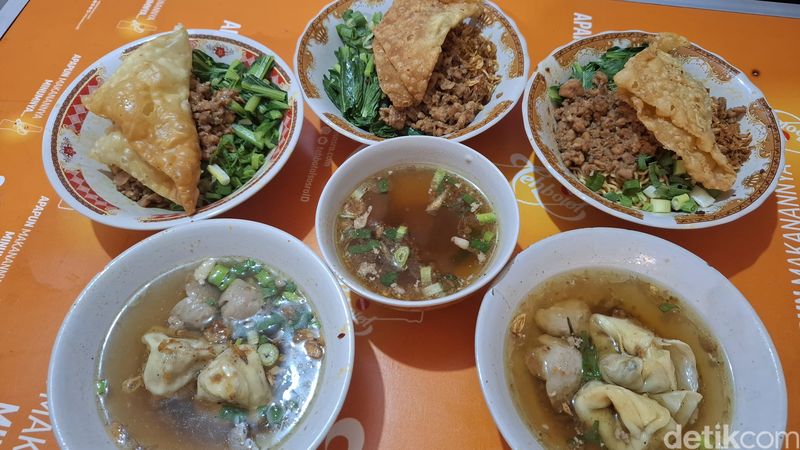 Mie Ayam Coli Bang Gon's Tamatan SD Sukses Jadi Pelopor Mie Ayam Coli yang Unik