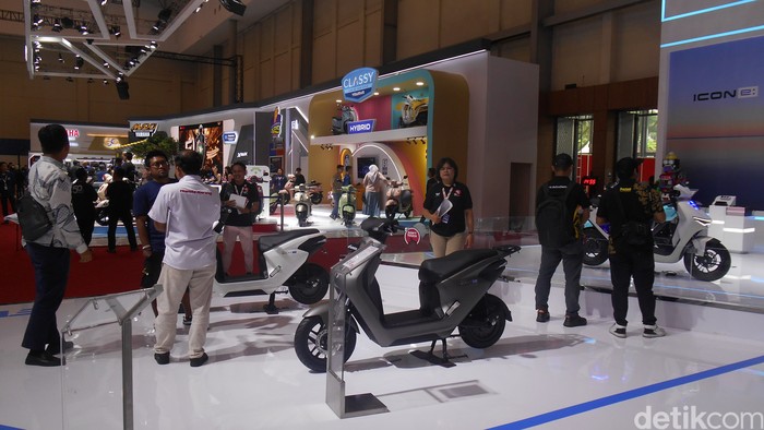 Motor listrik di Booth Honda di IMOS 2024.