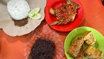 Unik! Nasi Bebek Madura Ini Disajikan Pakai Wijen Tumbuk yang Gurih