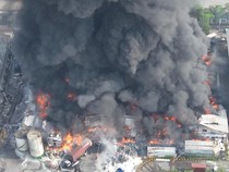 Pabrik di Harapan Jaya Bekasi Kebakaran, Asap Membumbung Tinggi