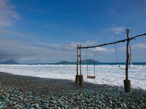 Blue Stone Beach di Ende, Keindahan Alam yang Belum Terjamah