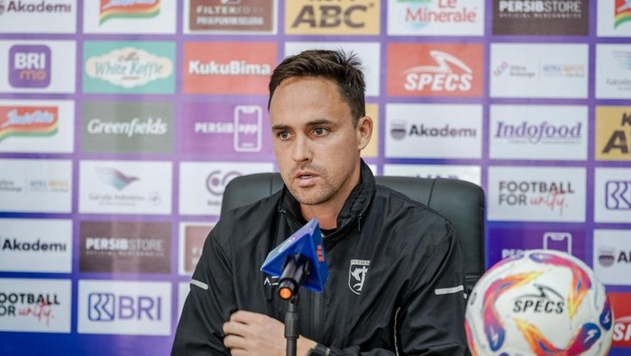 Pelatih Persebaya Paul Munster
