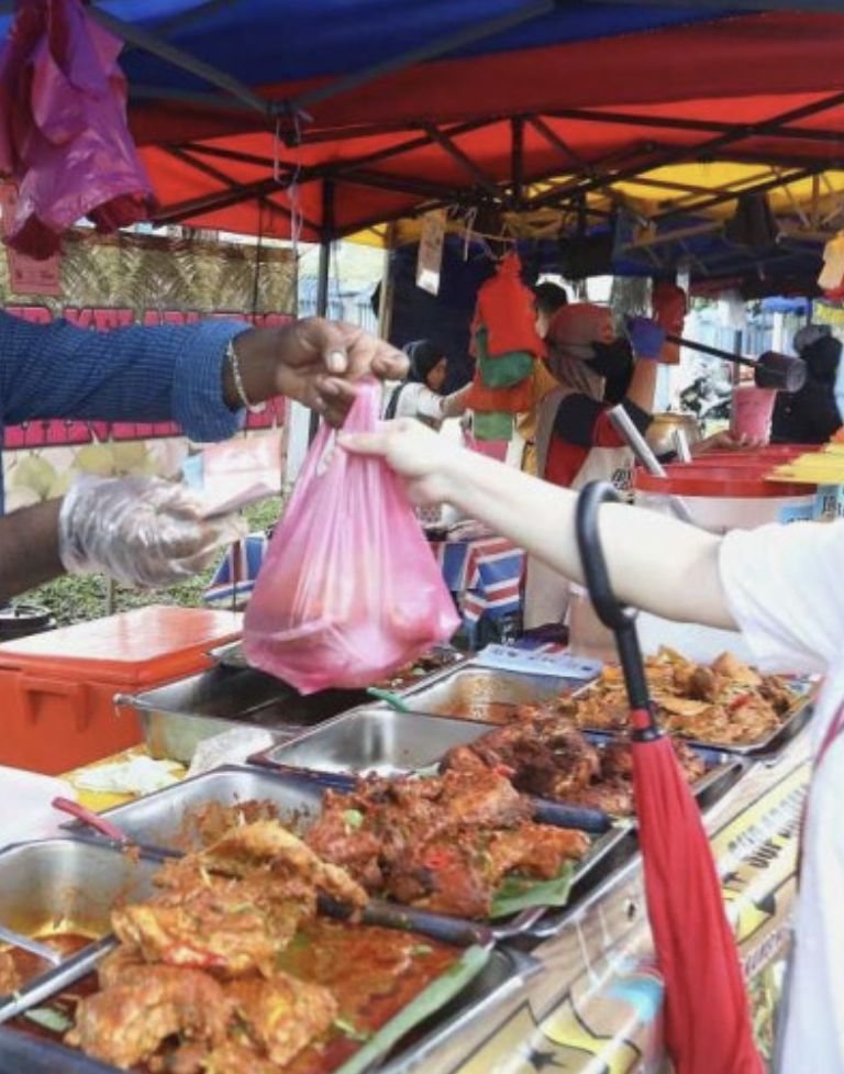 Pemilik Gerai Roti Kewalahan Usai Pegawai Kabur Berdalih Salat Zuhur