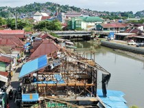 Bangunan di Bantaran Sungai Karang Mumus Samarinda Dibongkar