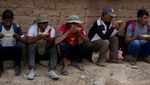 Pendukung Eks Presiden Bolivia Bagi-bagi Makanan Saat Aksi Blokir Jalan