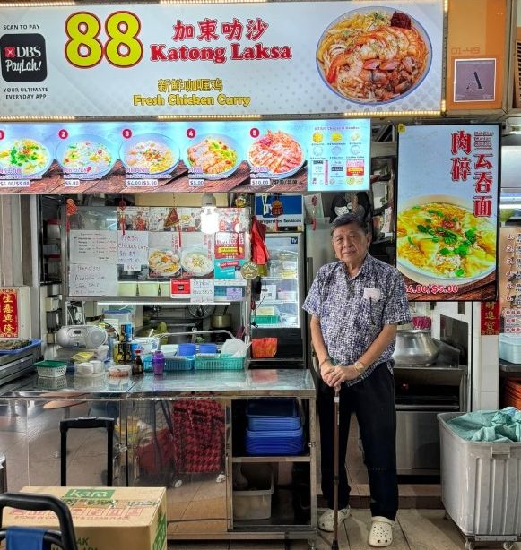 Gigih! Pemilik Kedai Laksa Kembali Jualan Usai Operasi Kanker
