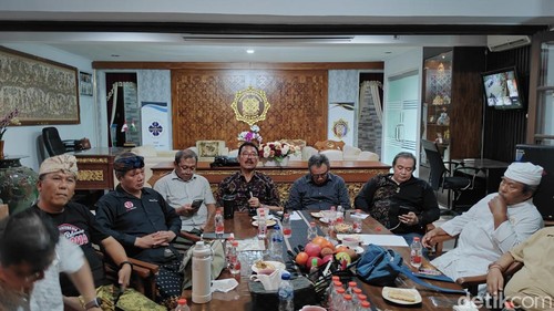 Pertemuan para tokoh peduli Bali di Saren Media Center, bilangan Dalung, Kuta Utara, Badung, Jumat (1/11/2024). (Agus Eka/detikBali)