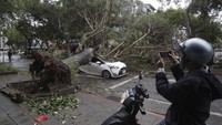 Topan itu diperkirakan mencapai dataran Taiwan dalam hitungan jam.