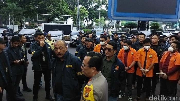 Polda Metro Jaya menggeledah kantor Kementerian Komunikasi dan Digital (Komdigi) usai menetapkan oknum pegawai Komdigi terlibat dalam kasus judi online. (Kurniawan F/detikcom)