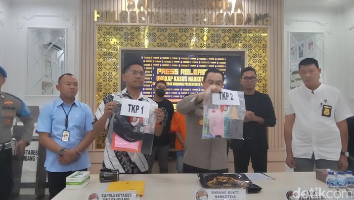 Polisi ringkus pengedar narkoba di Palembang, Sumsel, sita 1 kg sabu.