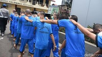 Para pelaku yang sudah berusia dewasa tersebut ditampilkan dalam konferensi pers di lobi Mapolres Bogor.