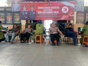 Humas Polres  Sampang Jalin Kebersamaan-Kepedulian Sosial Lewat Donor Darah