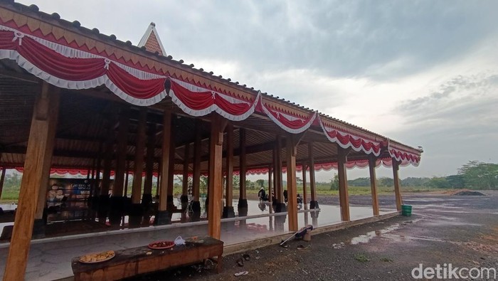 Lapangan Ponpes Minggir Gus Muwafiq yang akan digunakan Apel Akbar 10.000 Banser DIY, difoto Jumat (1/11/2024).