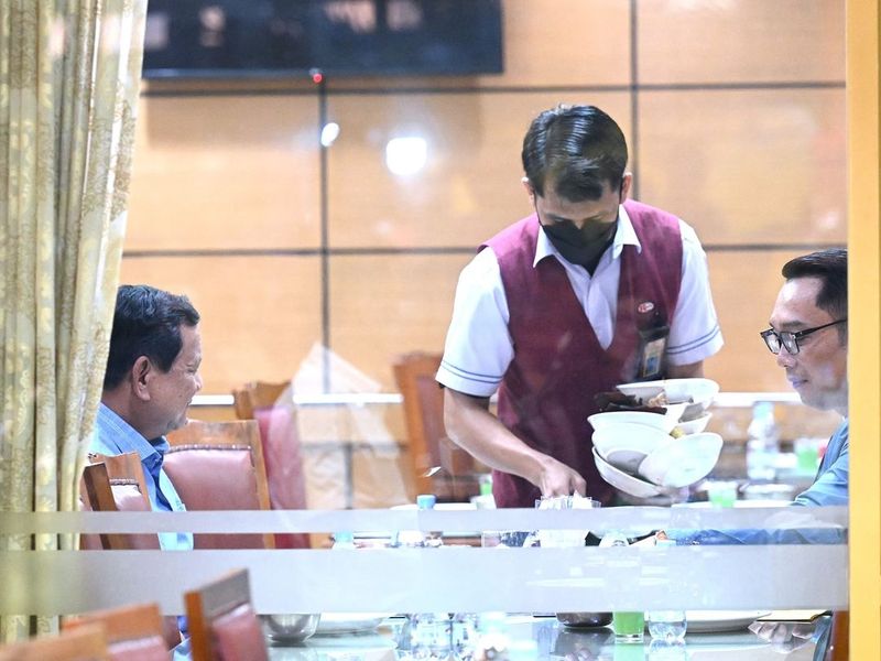Presiden Prabowo makan nasi Padang