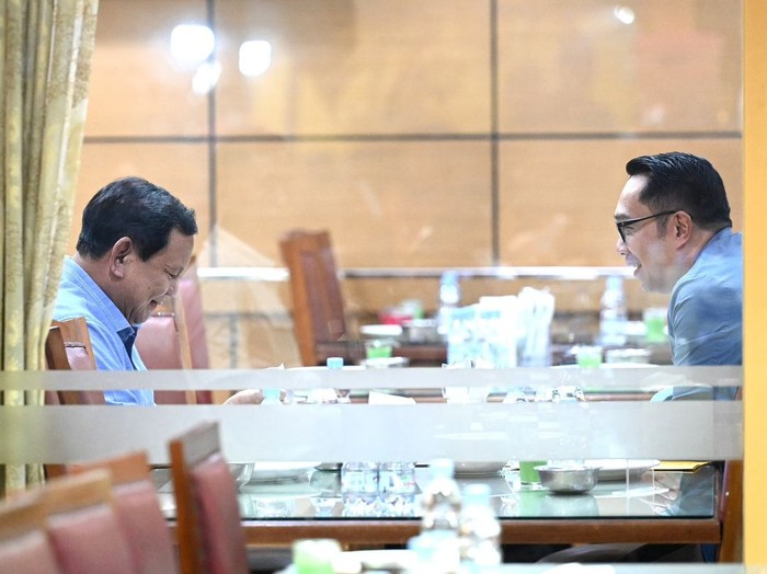 Presiden Prabowo makan nasi Padang