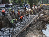 Progres Terkini Perbaikan Turap Kali di Utan Kayu Jaktim