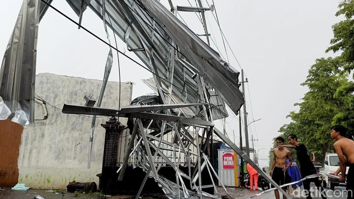 Puluhan Rumah di Lumajang Rusak Diterjang Puting Beliung