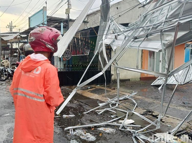 Puluhan Rumah di Lumajang Rusak Diterjang Angin Puting Beliung